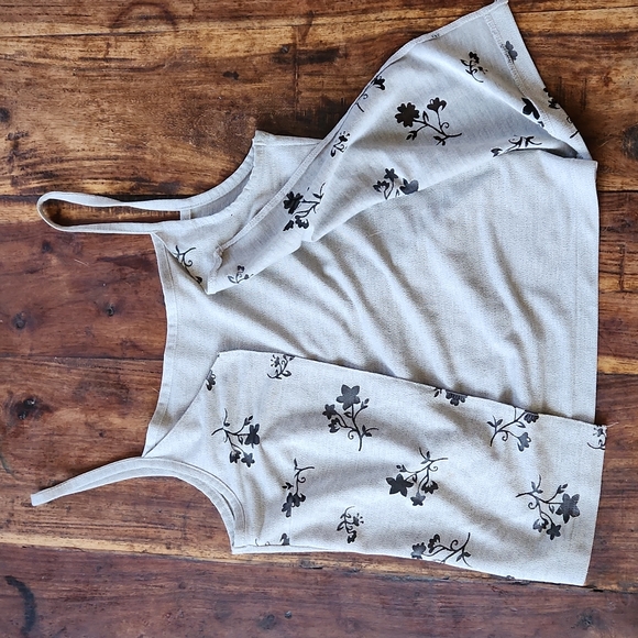 Tank top with burnout flowers. - Picture 3 of 5